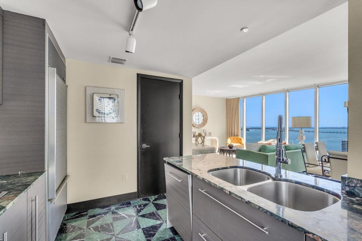 Stunning At Icon With Bay Views-pool-gym-spa Appartamento